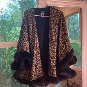 Dennis y Dennis Basso Shawl